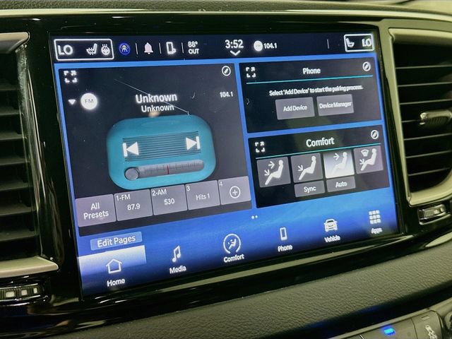 Used 2023 Chrysler Pacifica Touring-L FWD image 15