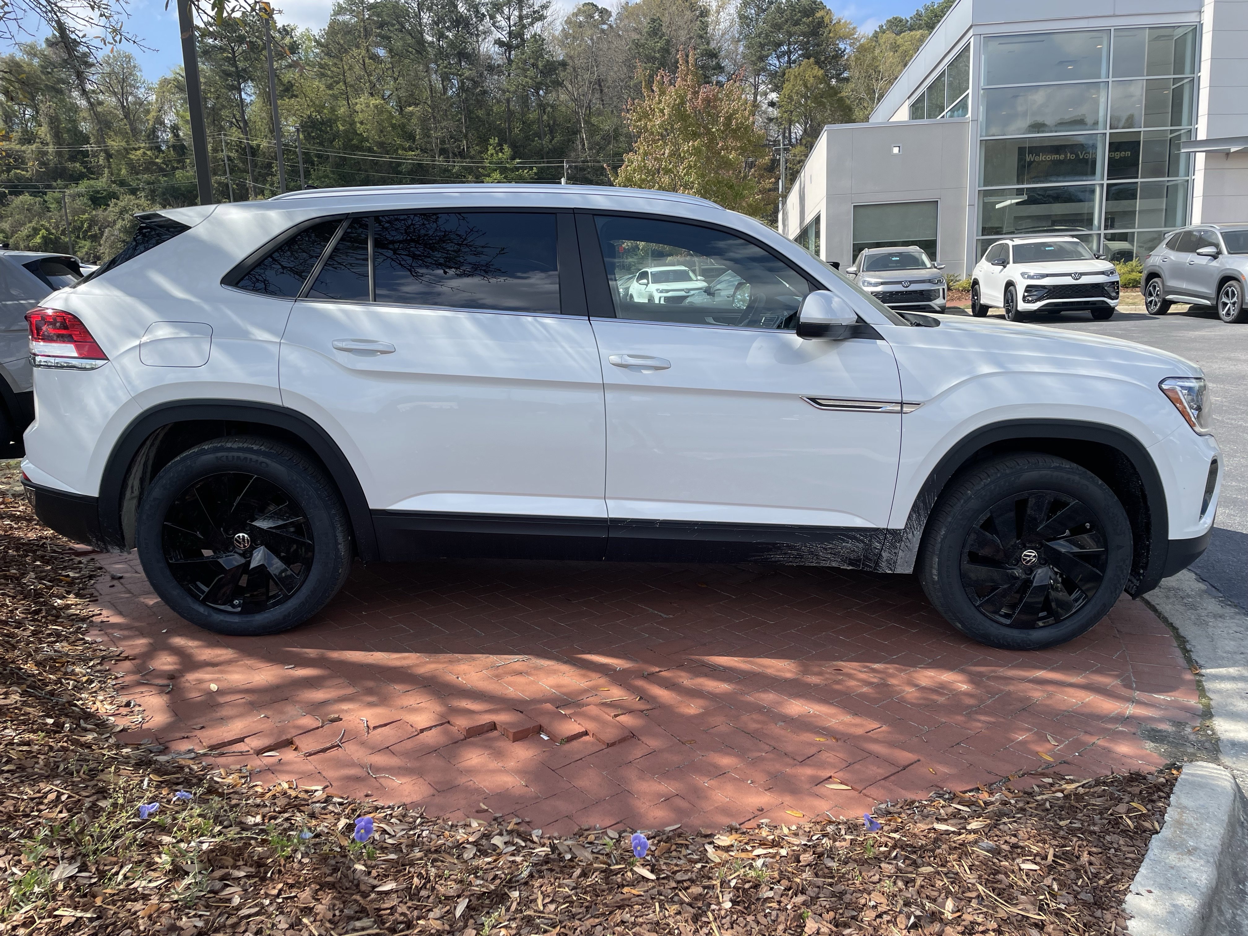 New 2026 Volkswagen Atlas Cross Sport SE image 4