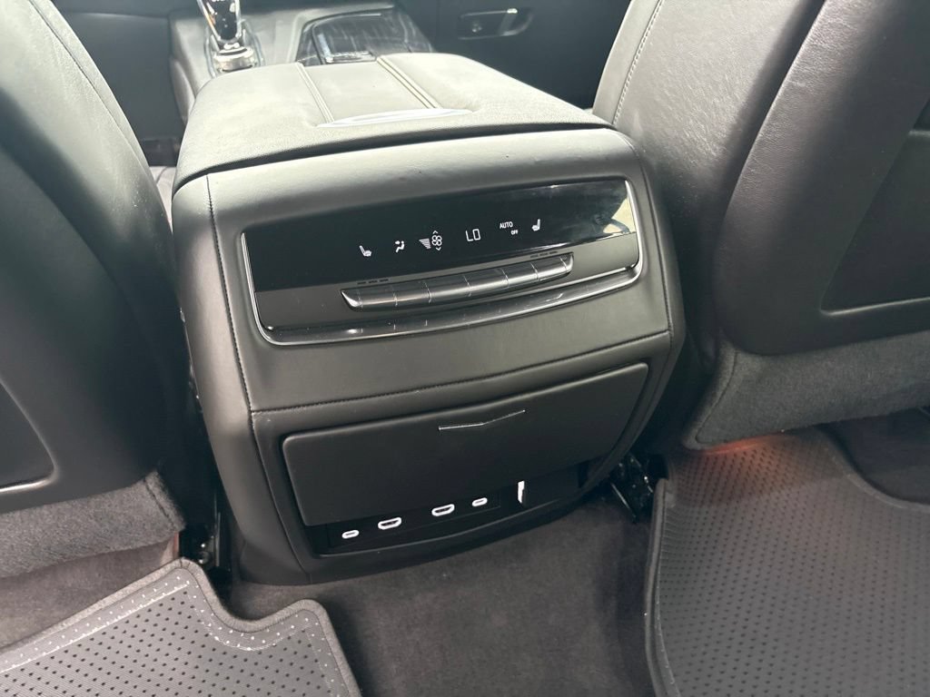 Used 2024 Cadillac Escalade ESV V w/ LPO, ONYX Package AWD/4WD image 21