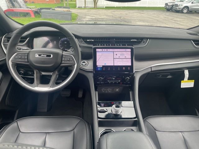 Used 2024 Jeep Grand Cherokee L Limited AWD/4WD image 3
