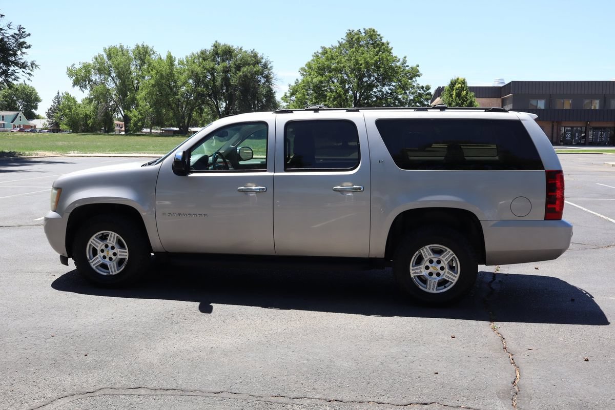 Used 2008 Chevrolet Suburban LT w/ LT Preferred Equipment Group AWD/4WD image 9