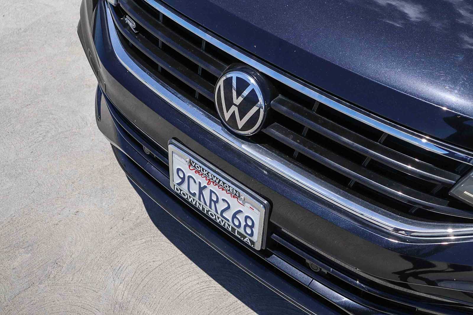 Certified 2022 Volkswagen Tiguan SE R-Line FWD image 8