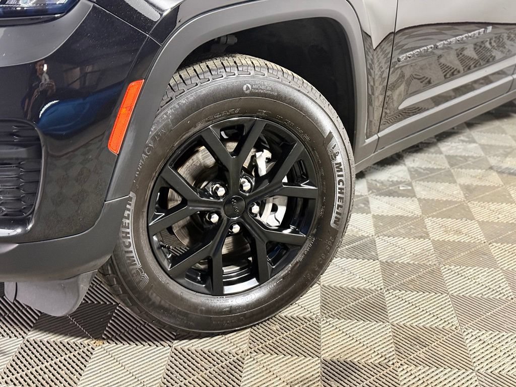 Used 2025 Jeep Grand Cherokee Altitude AWD/4WD video 2