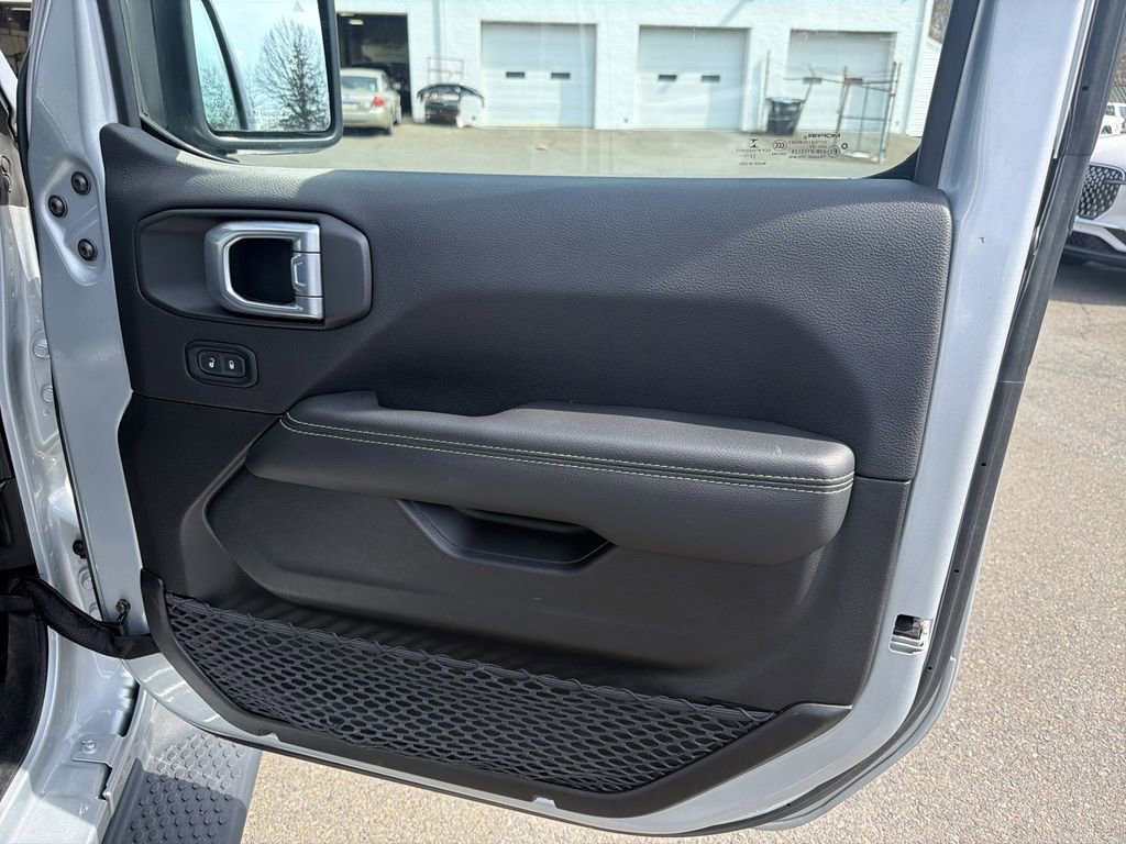 Used 2023 Jeep Wrangler Unlimited Sahara w/ Safety Group AWD/4WD image 15
