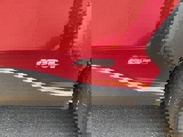 Used 2022 Toyota RAV4 XLE Premium image 17