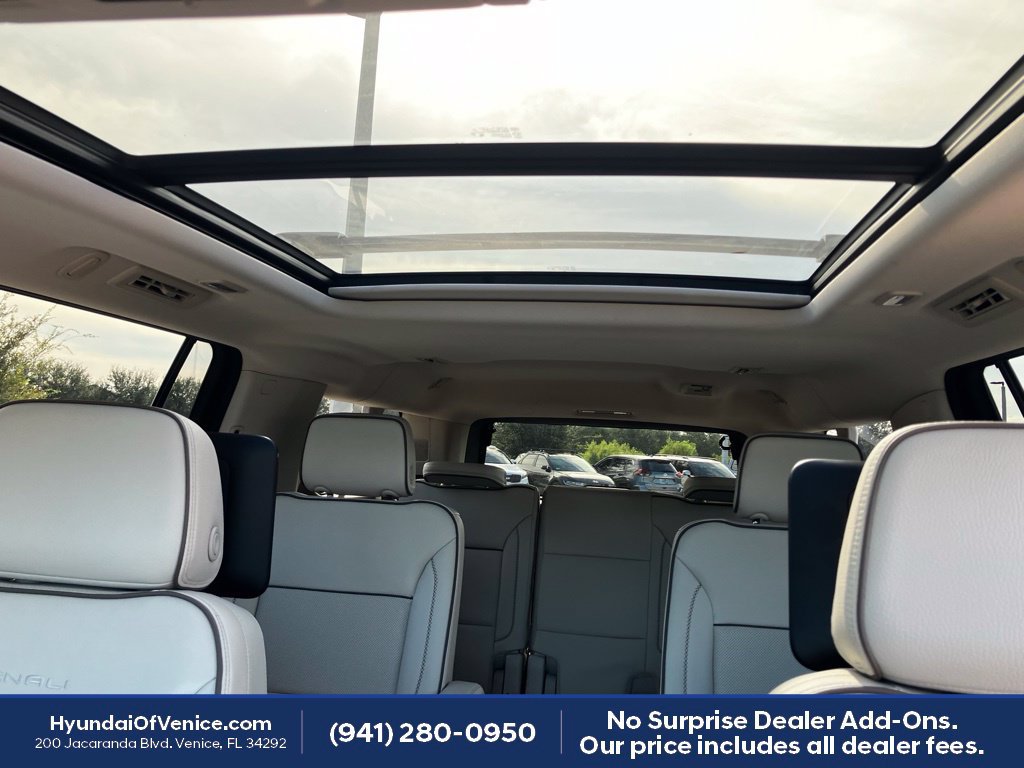 Used 2023 GMC Yukon XL Denali w/ Denali Reserve Package AWD/4WD image 5