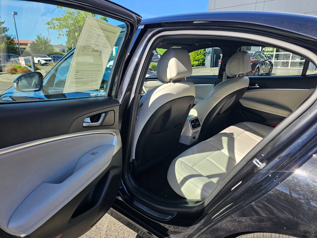 Used 2025 Genesis G70 2.5T AWD/4WD image 12