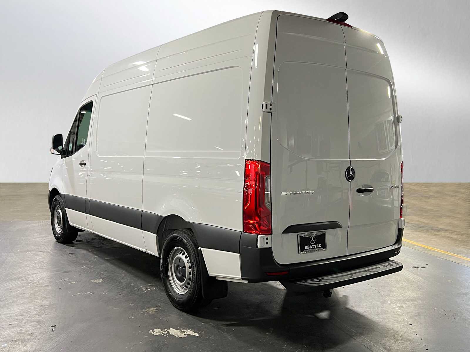 Used 2025 Mercedes-Benz Sprinter 2500 image 5