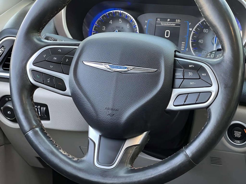 Used 2019 Chrysler Pacifica Touring-L FWD image 14