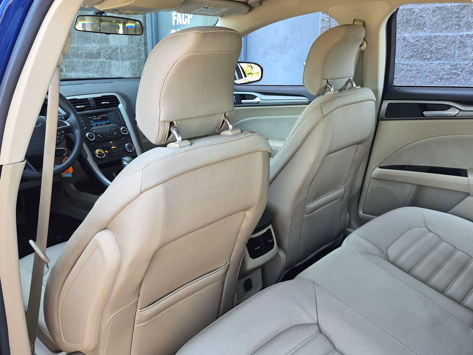 Used 2014 Ford Fusion SE FWD image 18