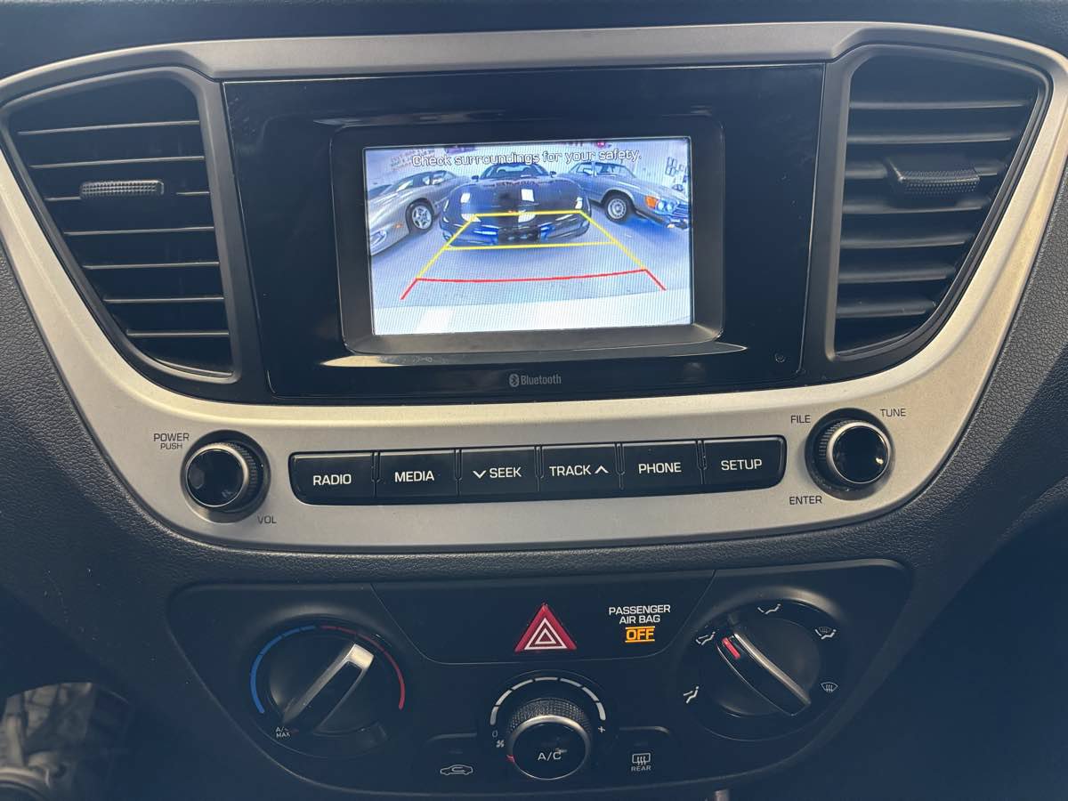 Used 2022 Hyundai Accent SE FWD image 17