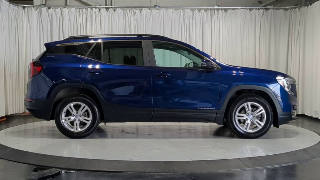 Used 2023 GMC Terrain SLE w/ Driver Convenience Package FWD image 11