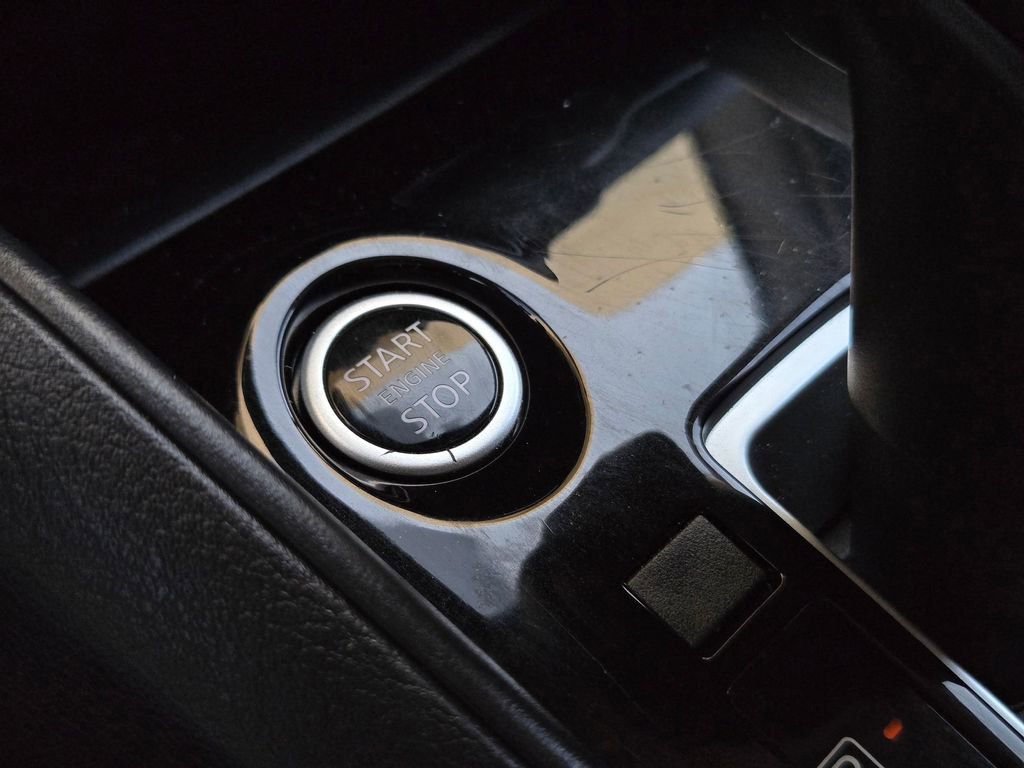 Used 2025 Nissan Versa SV image 19