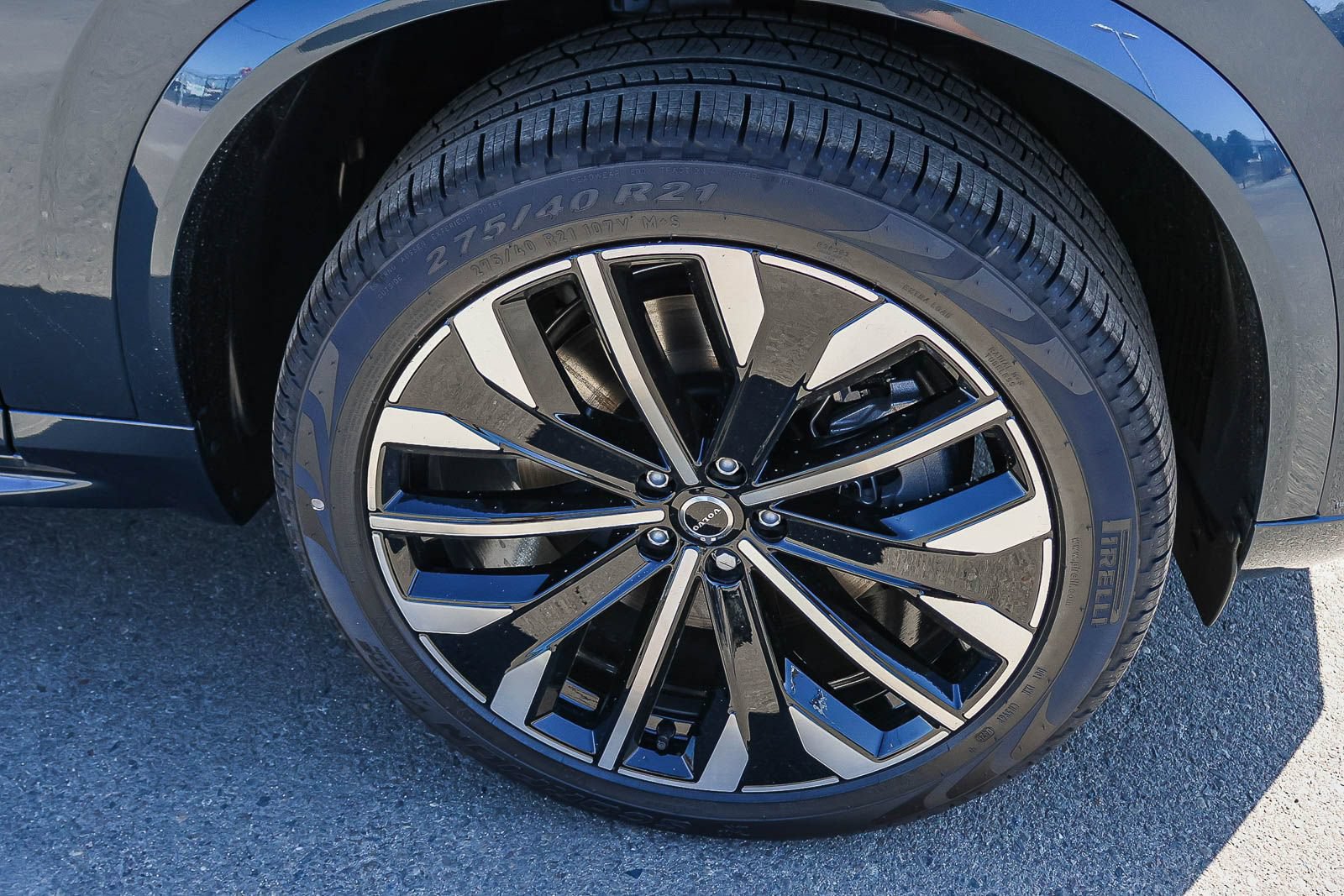 New 2026 Volvo XC90 T8 Plus w/ Protection Package Premier AWD/4WD image 13