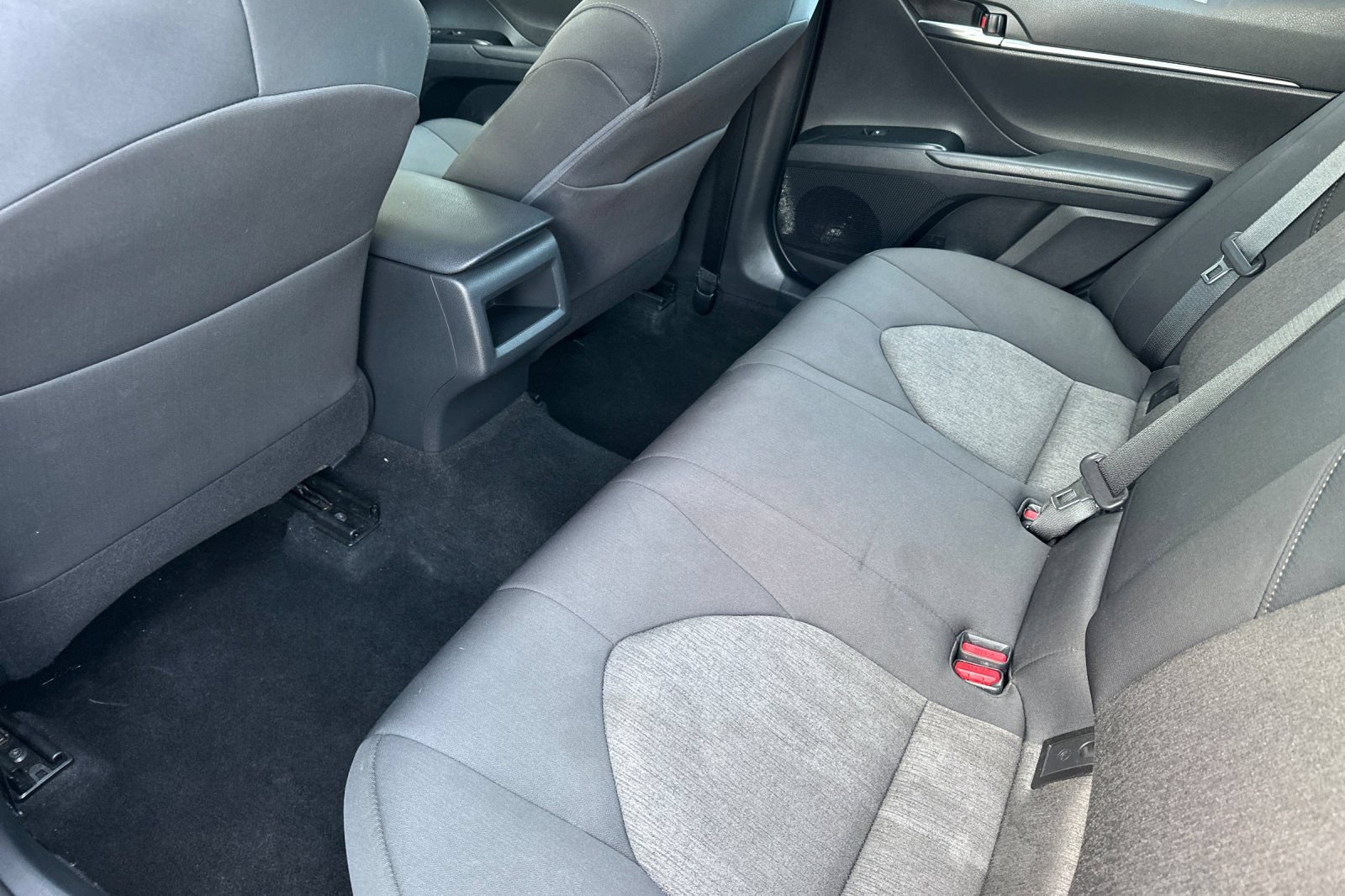 Used 2020 Toyota Camry LE w/ Fleet Convenience Package FWD image 11