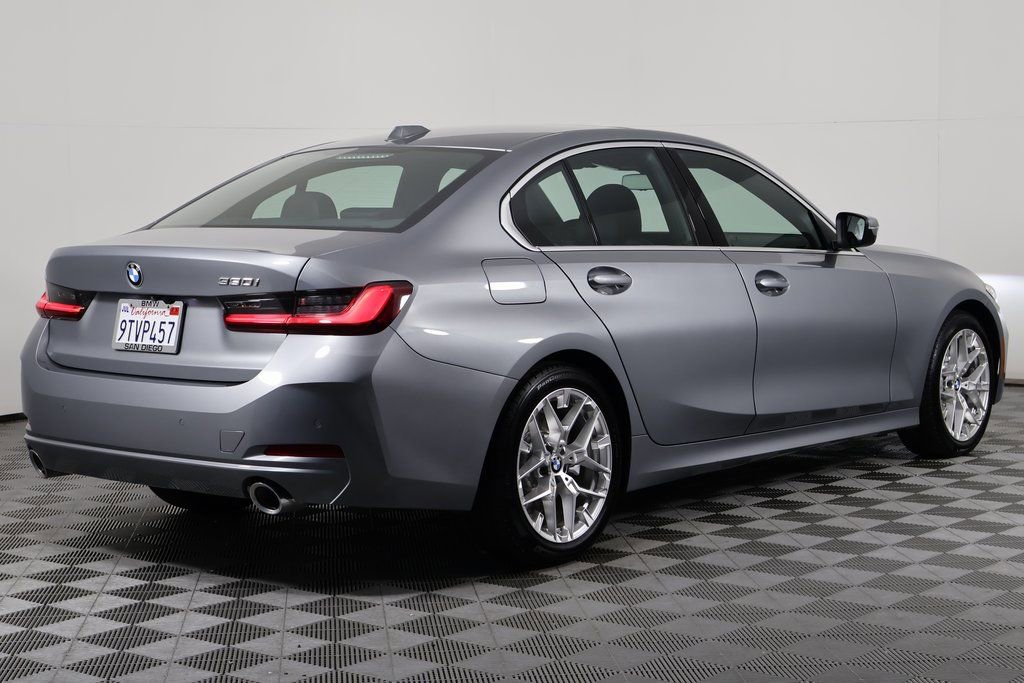 Used 2025 BMW 330i Sedan w/ Convenience Package RWD image 4