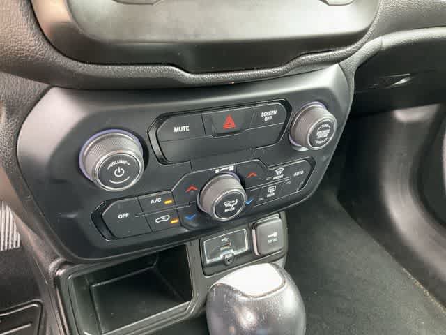 Used 2018 Jeep Renegade Limited FWD image 23