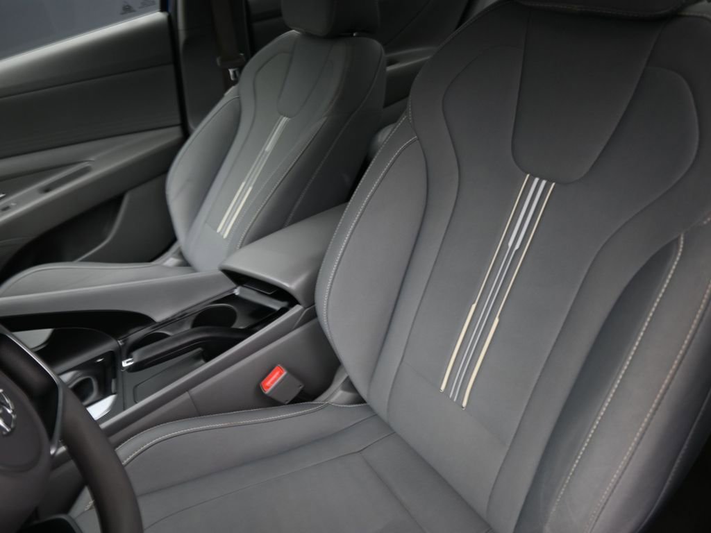 Used 2023 Hyundai Elantra SEL image 19