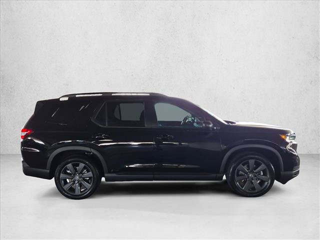 Used 2025 Honda Pilot Sport image 4
