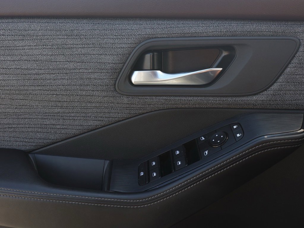 Used 2023 Nissan Rogue SV image 24