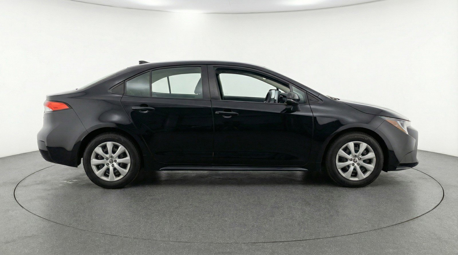 Used 2025 Toyota Corolla LE FWD image 11