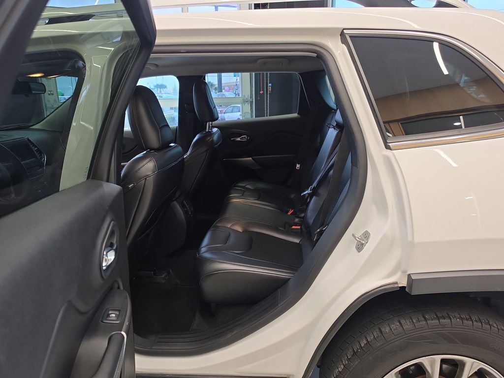 Used 2020 Jeep Cherokee Latitude Plus FWD image 30