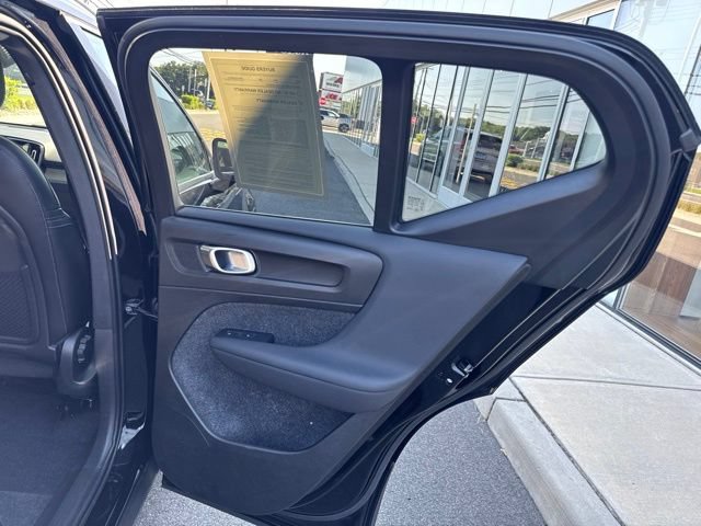 Certified 2025 Volvo XC40 B5 Core AWD/4WD image 12
