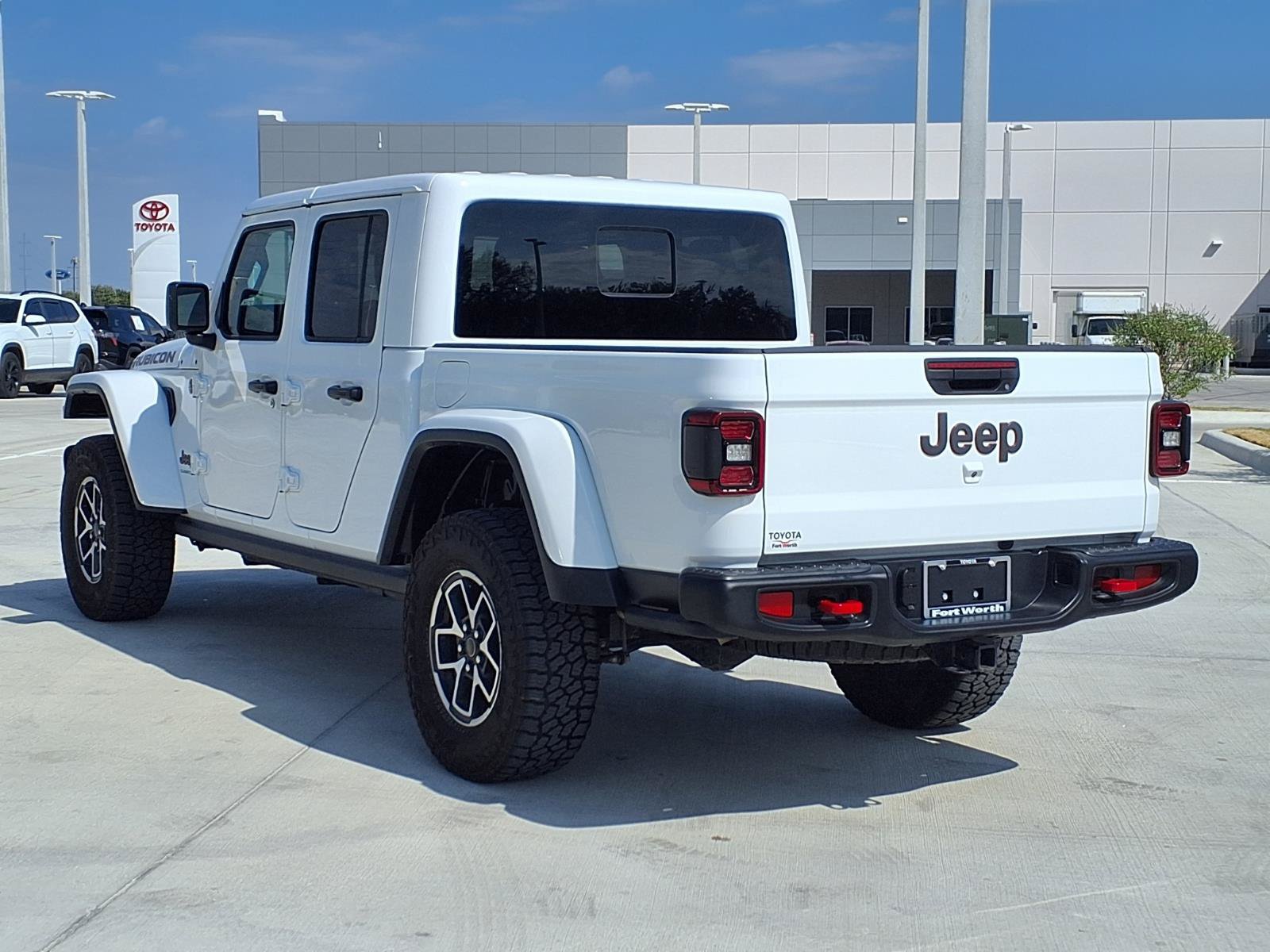 Used 2025 Jeep Gladiator Rubicon w/ Convenience Group AWD/4WD image 7