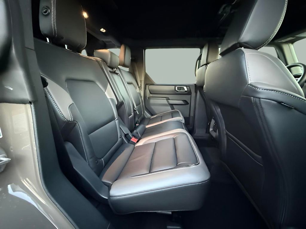 New 2025 Ford Bronco Outer Banks w/ Sasquatch Package image 23