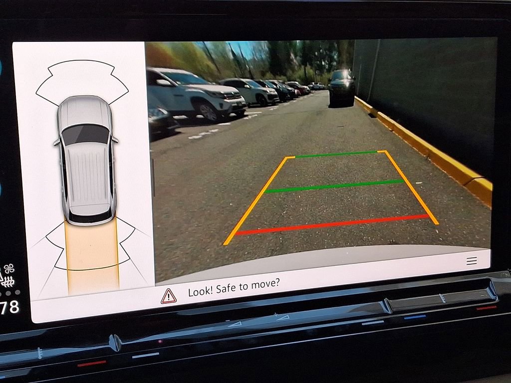 Certified 2025 Volkswagen Atlas Cross Sport SE w/ Panoramic Sunroof Package AWD/4WD image 19