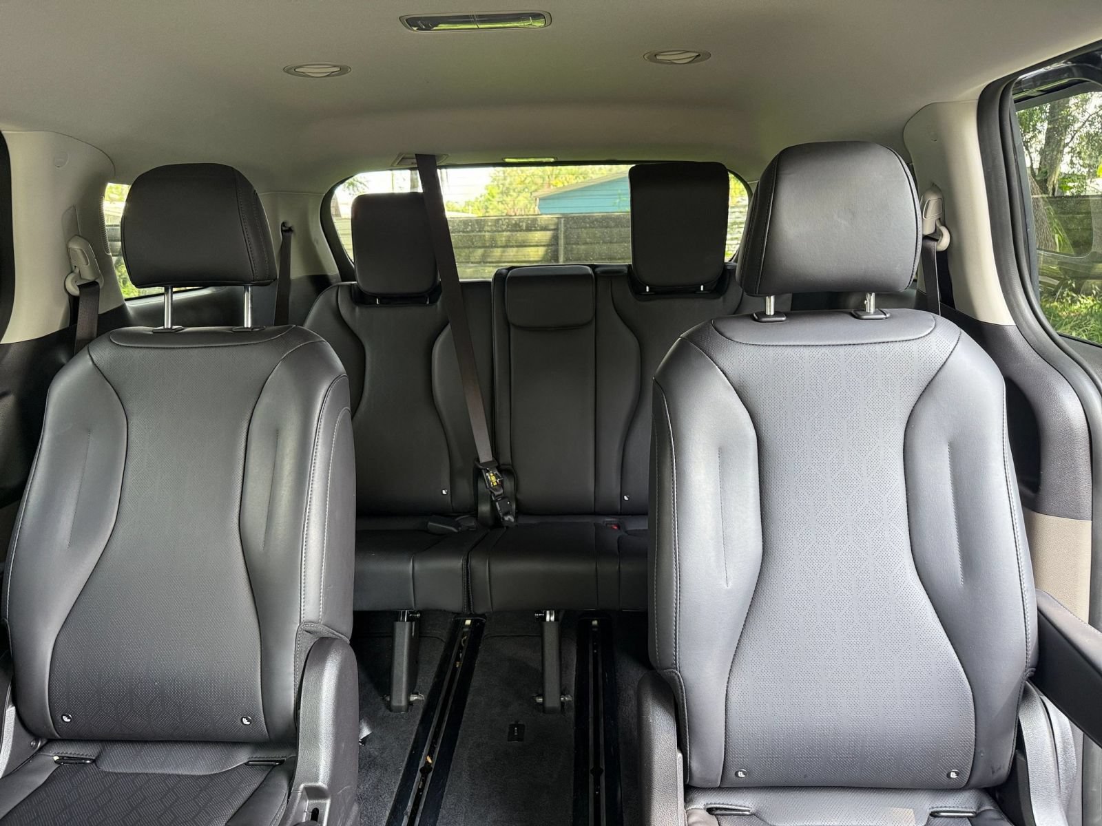 Used 2026 Kia Carnival FWD image 38