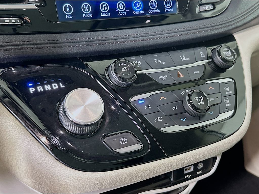 Used 2017 Chrysler Pacifica Limited w/ UConnect Theater Package FWD image 22