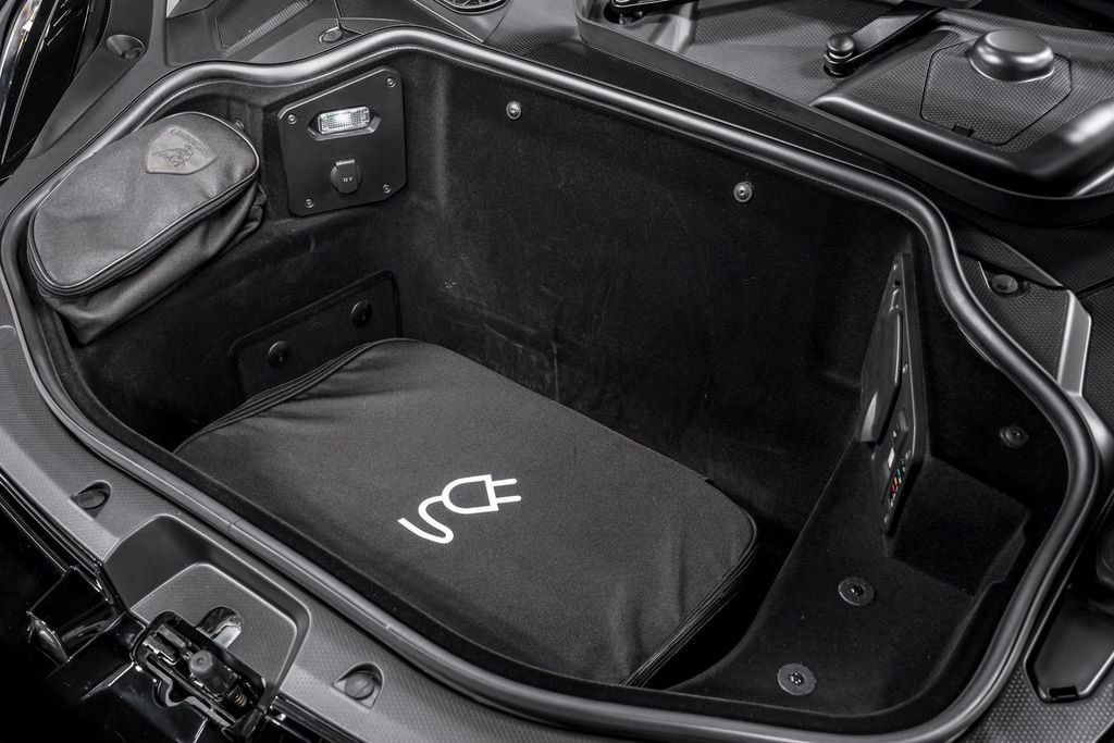 Used 2024 Lamborghini Revuelto image 44