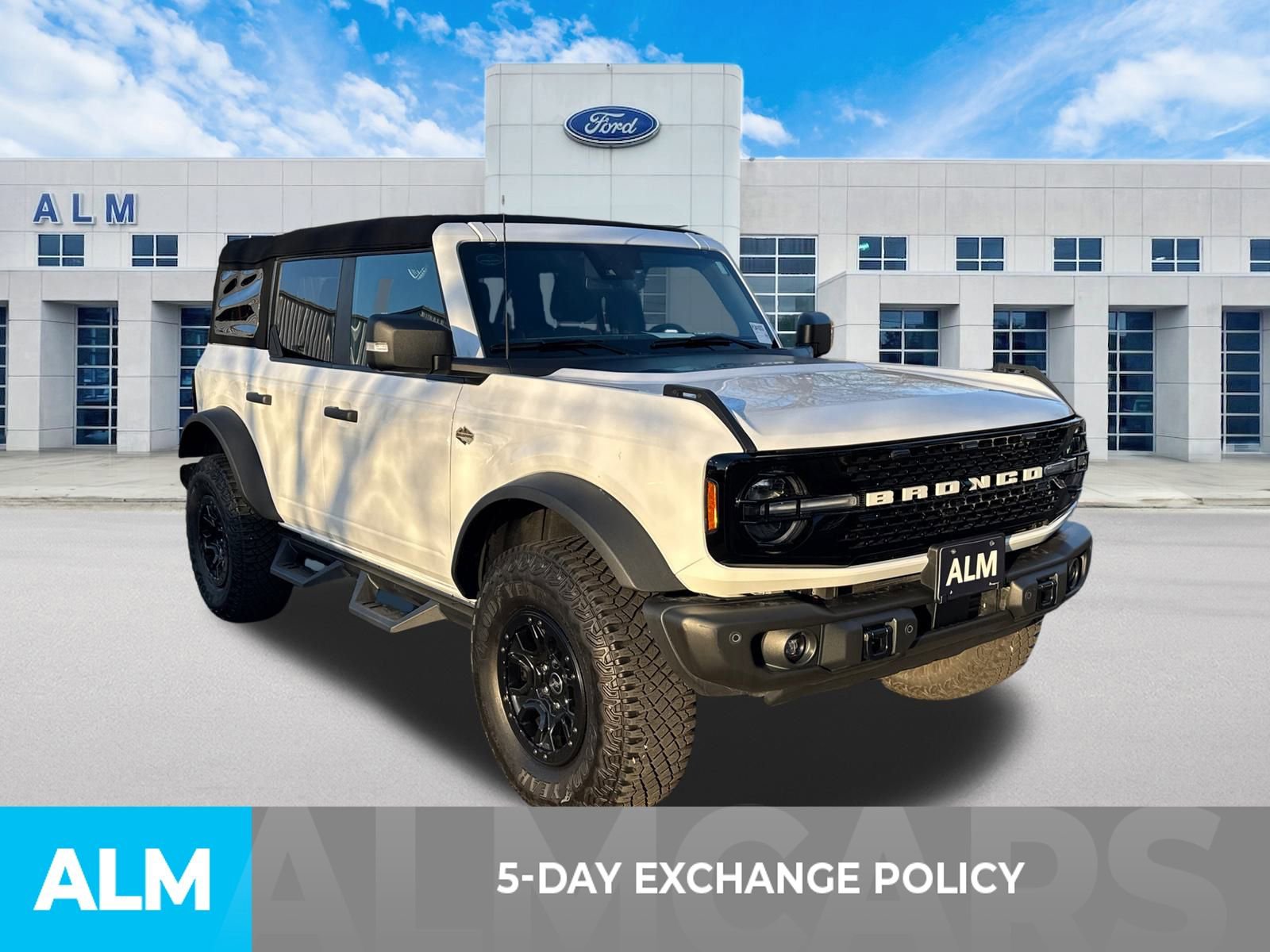 Used 2023 Ford Bronco Wildtrak image 3