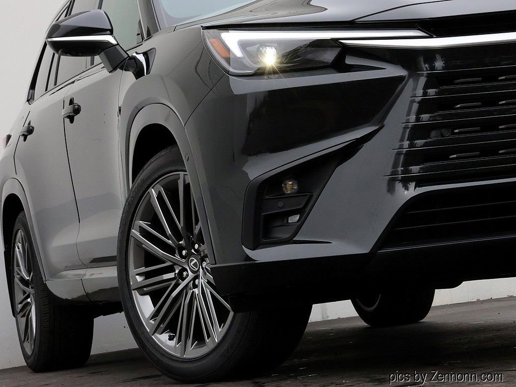 New 2026 Lexus TX 550h AWD Plug-In Hybrid image 4