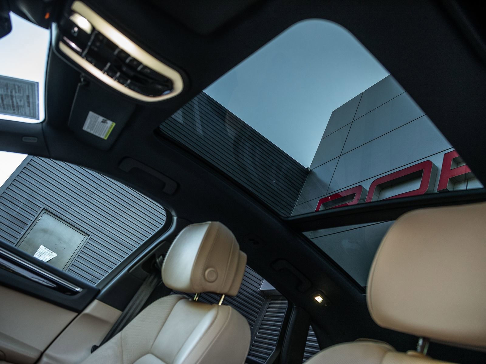 Certified 2022 Porsche Macan image 16