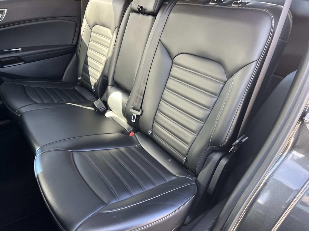 Used 2019 Ford Edge SEL w/ Equipment Group 201A image 18