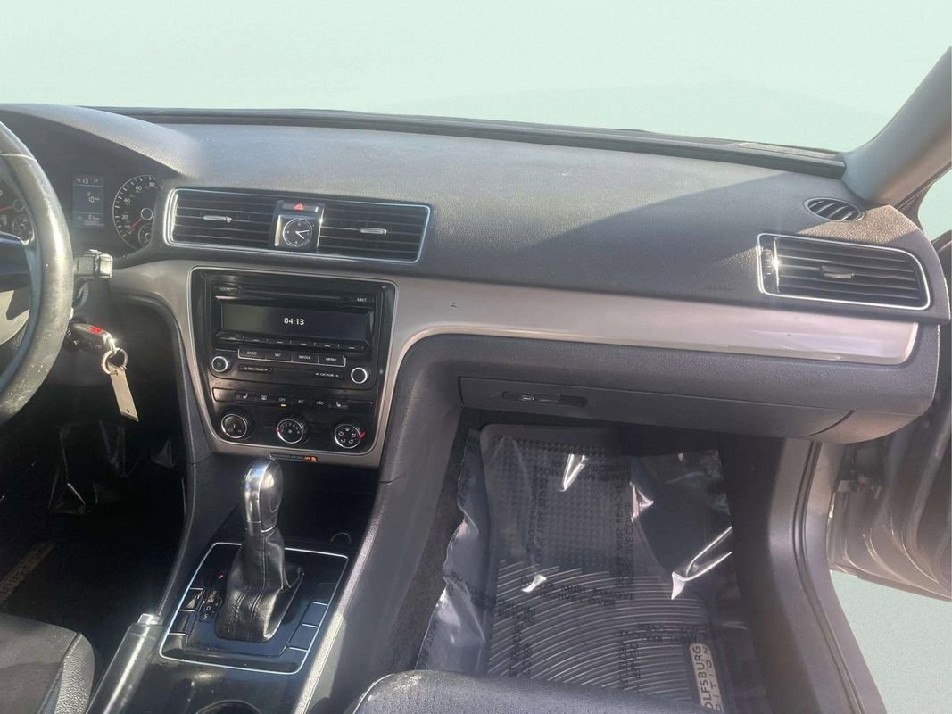 Used 2014 Volkswagen Passat 1.8T Wolfsburg Edition image 6