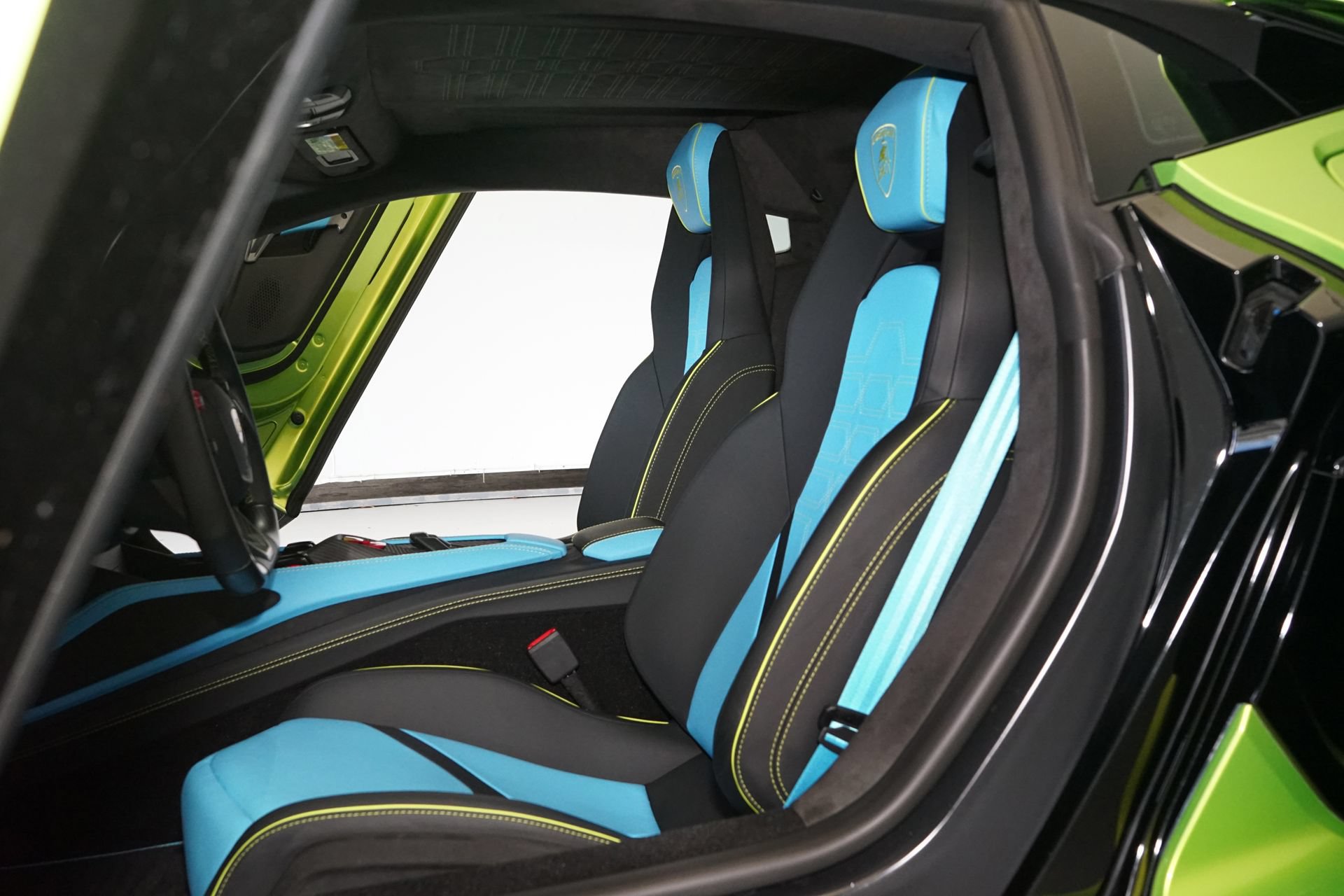 Used 2024 Lamborghini Revuelto AWD/4WD image 12