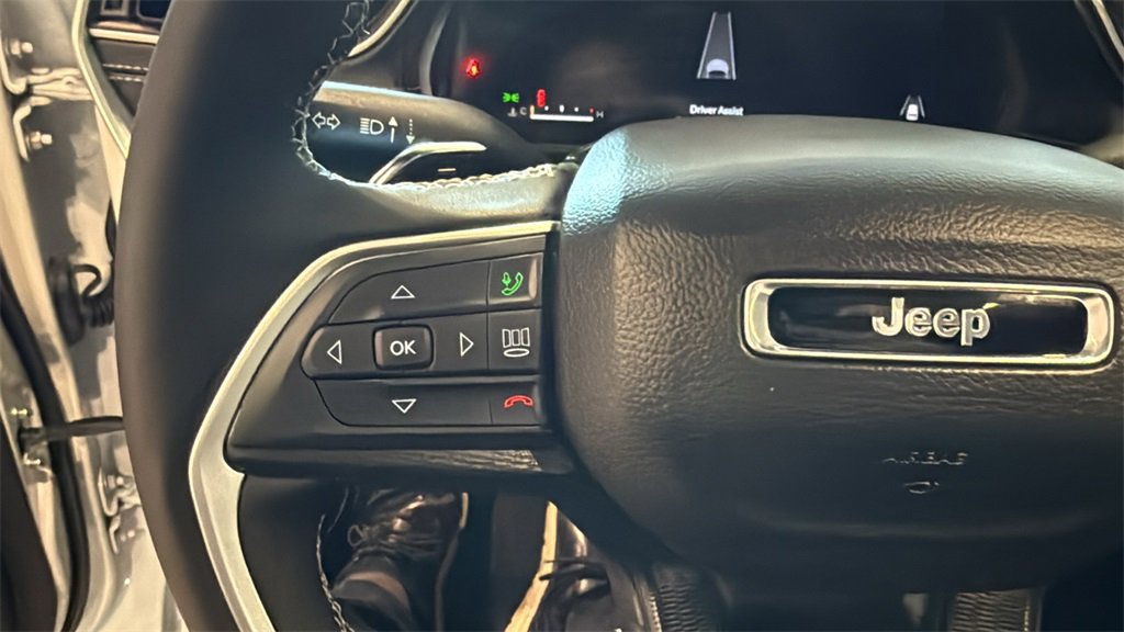 Used 2025 Jeep Grand Cherokee L Altitude image 32