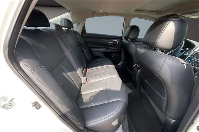 Used 2016 Nissan Altima 2.5 SL w/ Moonroof Package image 25