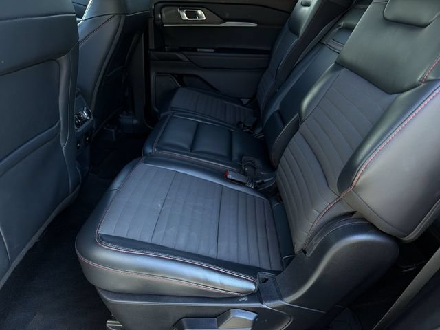Used 2025 Ford Explorer ST-Line w/ ST-Line Street Pack AWD/4WD image 19