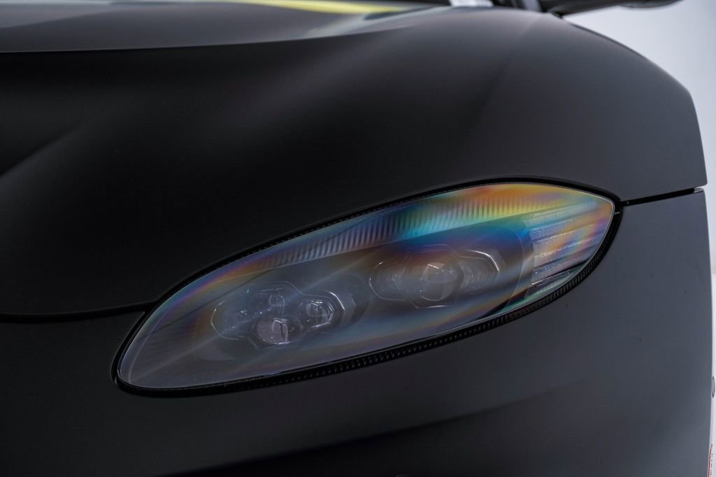 Used 2023 Aston Martin V12 Vantage Roadster image 8