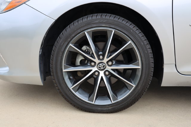 Certified 2017 Toyota Camry XSE FWD image 9