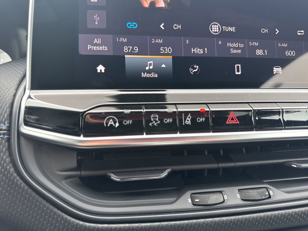 New 2026 Jeep Compass Latitude AWD/4WD image 6