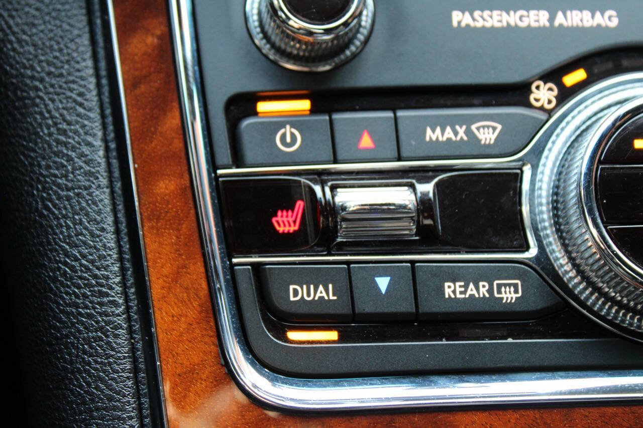 Used 2017 Lincoln Continental Select image 26