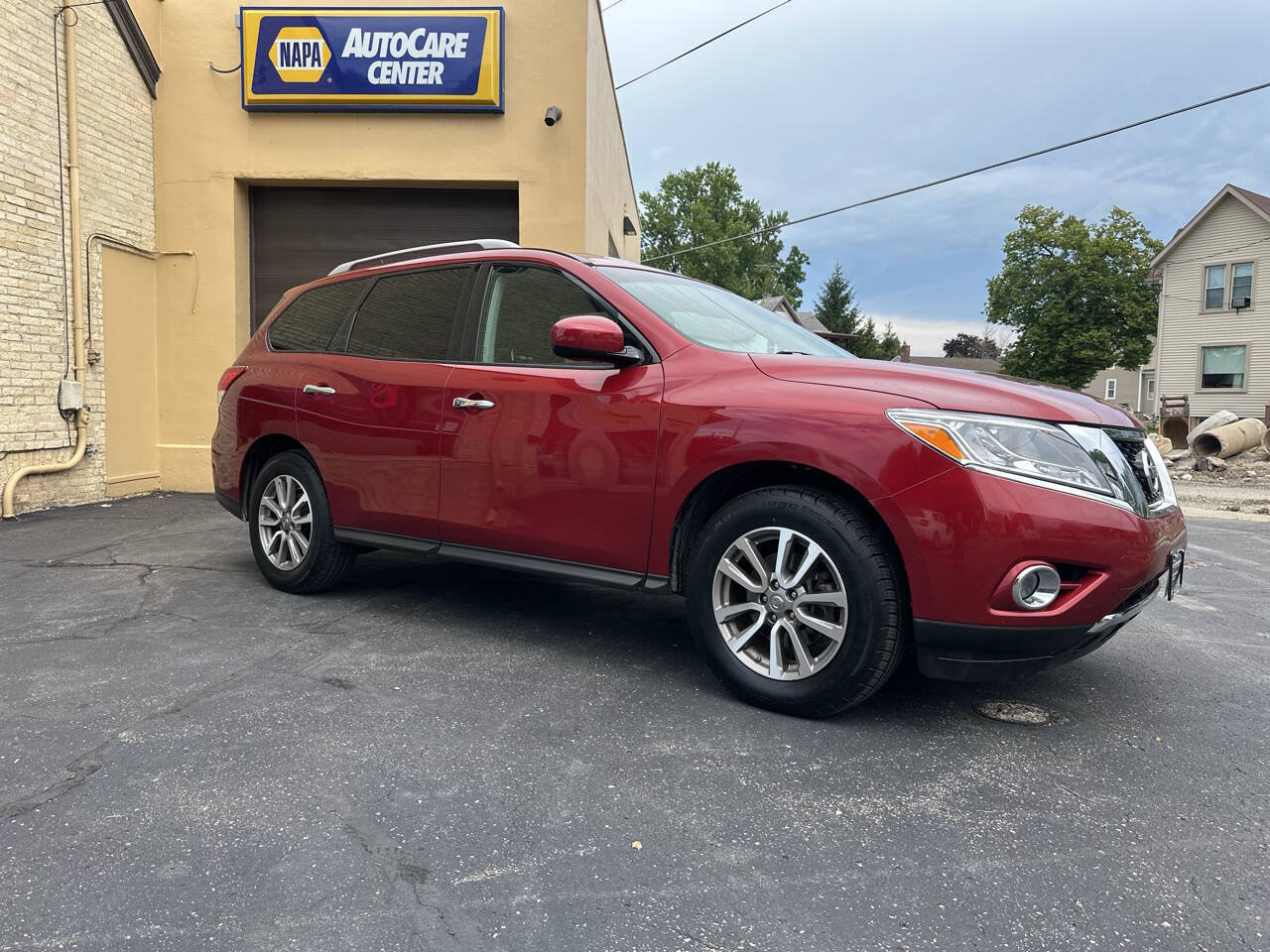 Used 2015 Nissan Pathfinder SV w/ Trailer Tow Package AWD/4WD image 5