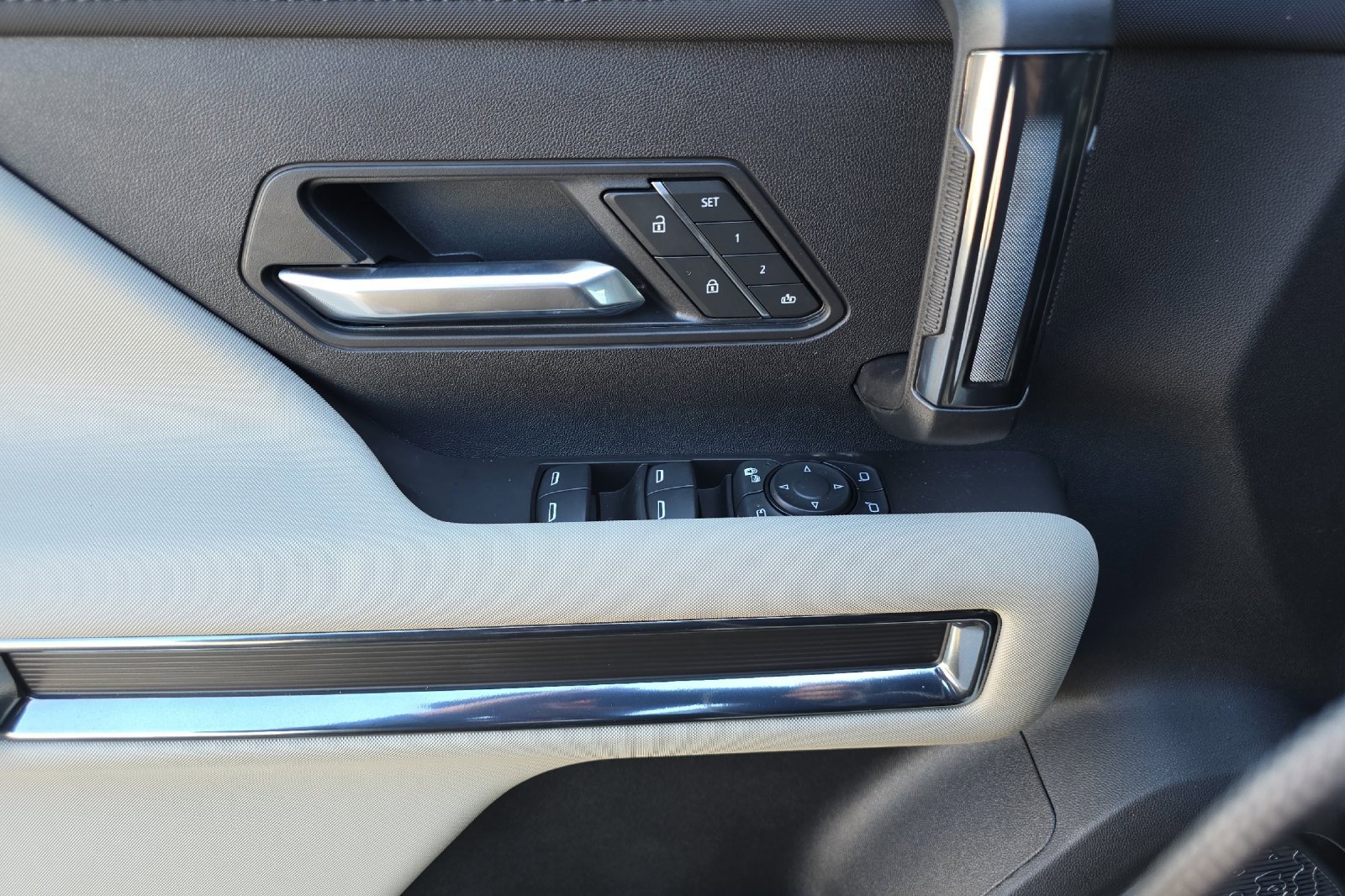 New 2026 GMC Hummer EV SUV w/ LPO, Sport Package image 10