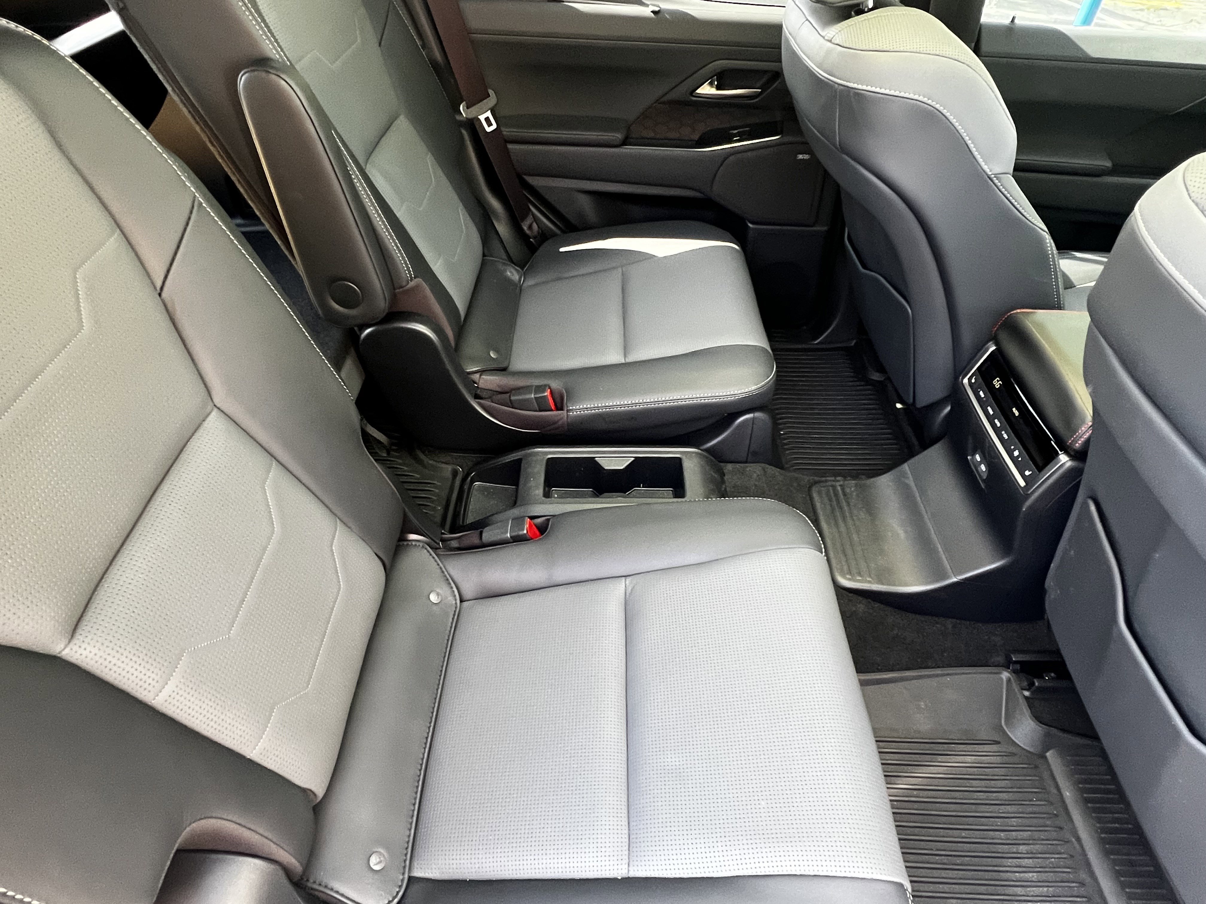 Used 2025 Lexus GX 550 w/ Accessory Package (2T) image 40