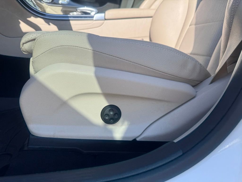 Used 2017 Mercedes-Benz GLC 300 4MATIC image 13